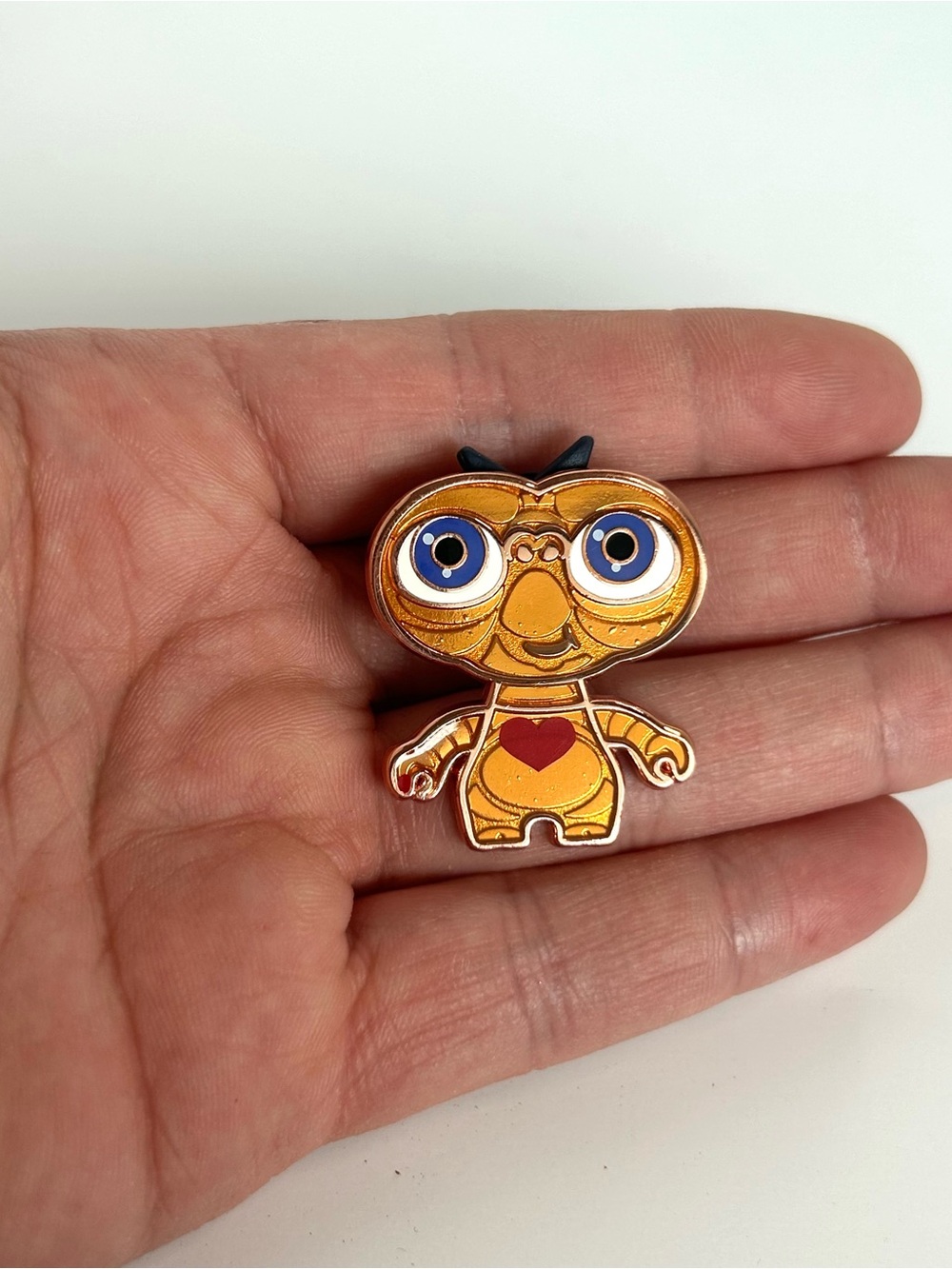Universal Studios E.T. Glowing Heart Trading Pin Disney Extraterrestrial